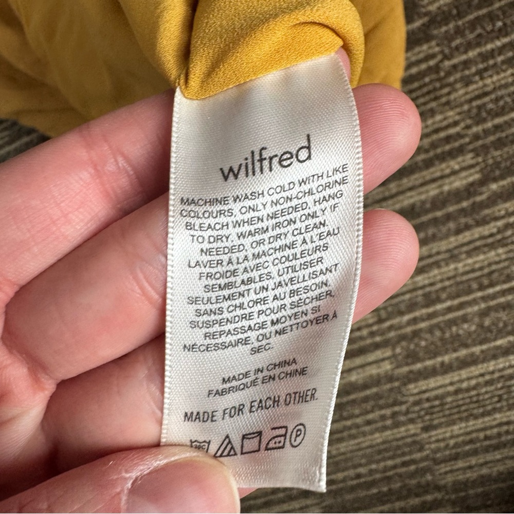 Has a rip do not buy Wilfred Yellow Spaghetti Strap Sundress for Night Out - Picture 4 of 5